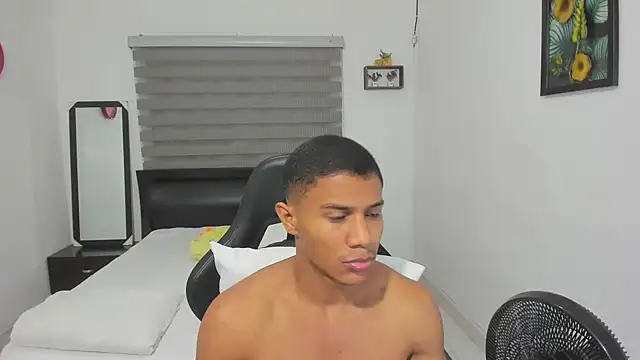 Snapshot of corzoethan chatting on 11.06.25 corzoethan online show from 11.06.25