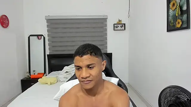 Snapshot of corzoethan chatting on 11.19.25 corzoethan online show from 11.19.25