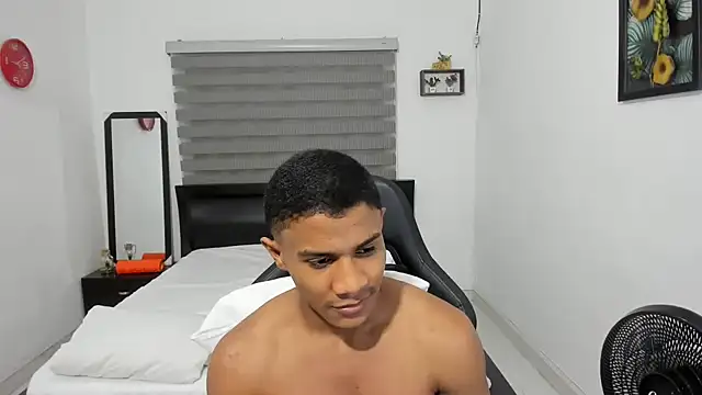 Snapshot of corzoethan chatting on 11.21.25 corzoethan online show from 11.21.25