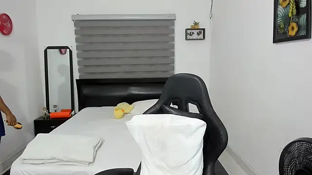 Snapshot of corzoethan chatting on 11.22.25 corzoethan online show from 11.22.25