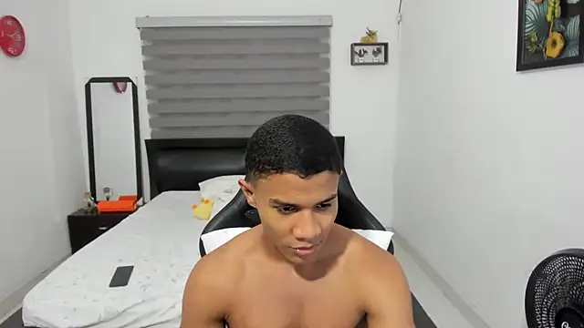 Snapshot of corzoethan chatting on 11.24.25 corzoethan online show from 11.24.25