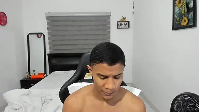 Snapshot of corzoethan chatting on 11.25.25 corzoethan online show from 11.25.25