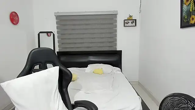 Snapshot of corzoethan chatting on 12.02.25 corzoethan online show from 12.02.25