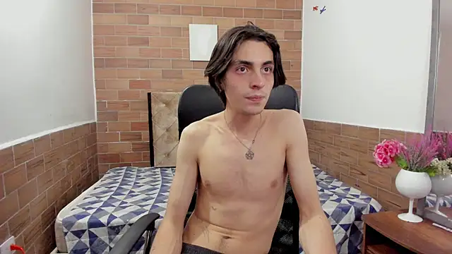 Snapshot of MIKE_HUNTER7 chatting on 12.21.24 MIKE HUNTER7 online show from 12.21.24