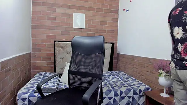 Snapshot of MIKE_HUNTER7 chatting on 01.14.25 MIKE HUNTER7 online show from 01.14.25