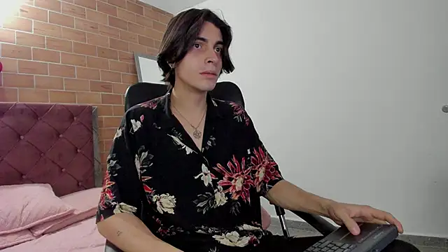 Snapshot of MIKE_HUNTER7 chatting on 01.22.25 MIKE HUNTER7 online show from 01.22.25