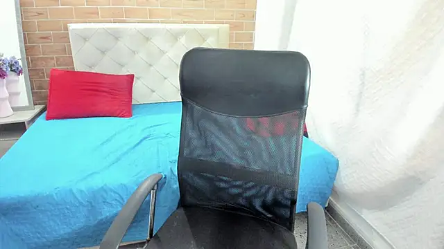 Snapshot of MIKE_HUNTER7 chatting on 02.07.25 MIKE HUNTER7 online show from 02.07.25