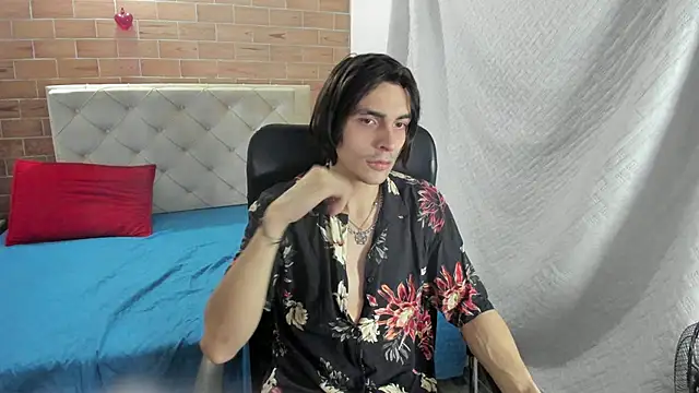 Snapshot of MIKE_HUNTER7 chatting on 02.10.25 MIKE HUNTER7 online show from 02.10.25