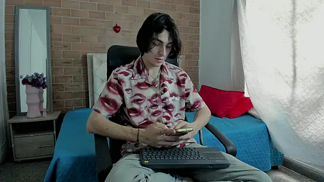 Snapshot of MIKE_HUNTER7 chatting on 02.28.25 MIKE HUNTER7 online show from 02.28.25