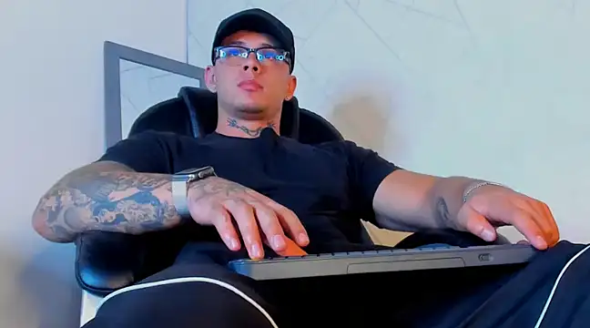 NoahhBrown online show from 02.06.25