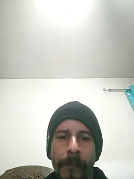 Snapshot of LongDickZee562 chatting on 12.24.24 LongDickZee562 online show from 12.24.24