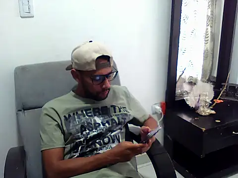 Snapshot of MisterSexCasual chatting on 04.14.26 MisterSexCasual online show from 04.14.26