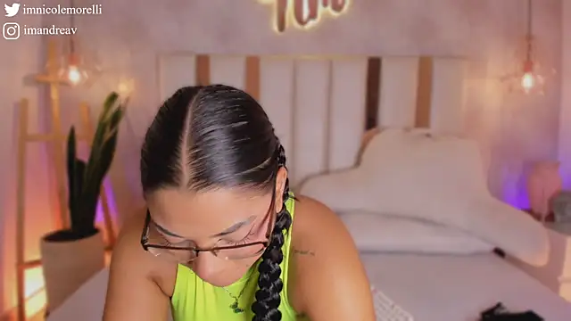 Nicolemorelli2 online show from 11.27.25