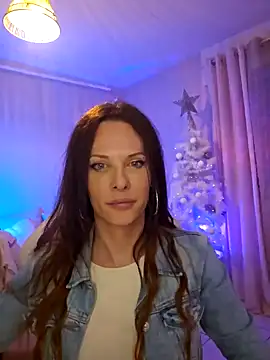 Snapshot of Luna_Kitanna chatting on 12.15.24 Luna Kitanna online show from 12.15.24