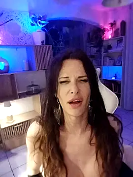 Snapshot of Luna_Kitanna chatting on 03.22.25 Luna Kitanna online show from 03.22.25