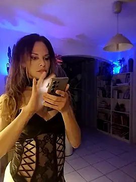 Snapshot of Luna_Kitanna chatting on 09.20.25 Luna Kitanna online show from 09.20.25