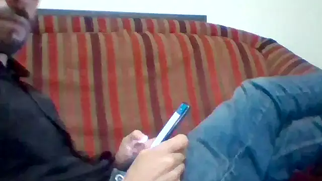 Snapshot of hossein-iraq chatting on 03.06.25 hossein-iraq online show from 03.06.25