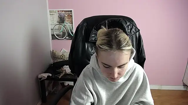 Snapshot of viktoria_lovely chatting on 04.02.26 viktoria lovely online show from 04.02.26
