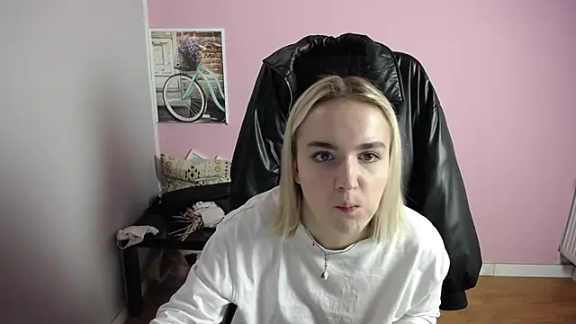Snapshot of viktoria_lovely chatting on 04.09.26 viktoria lovely online show from 04.09.26