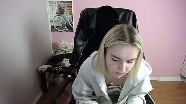 Snapshot of viktoria_lovely chatting on 04.17.26 viktoria lovely online show from 04.17.26