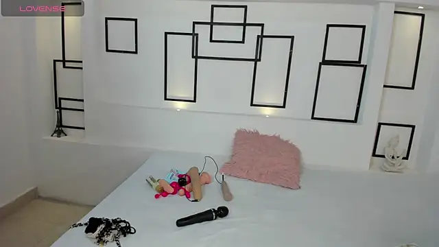 NicholScully online show from 12.17.24