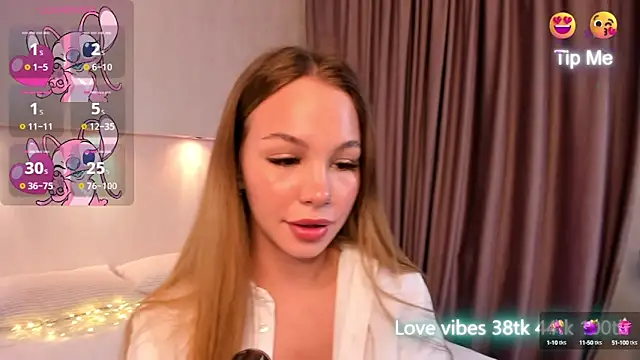 Snapshot of Tracy-Taylor chatting on 03.06.25 Tracy-Taylor online show from 03.06.25