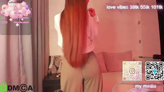 Snapshot of Tracy-Taylor chatting on 09.11.25 Tracy-Taylor online show from 09.11.25