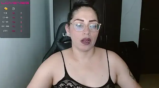 Snapshot of natashasmithe chatting on 12.19.24 natashasmithe online show from 12.19.24