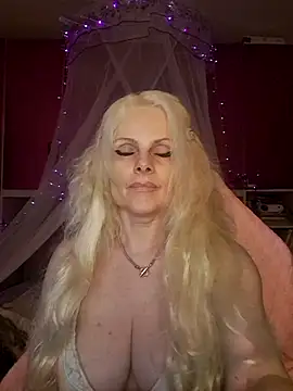 Snapshot of Angeldevilus chatting on 06.26.26 Angeldevilus online show from 06.26.26