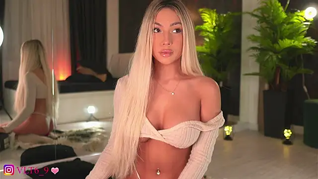 Snapshot of violettabunny03 chatting on 11.27.25 violettabunny03 online show from 11.27.25