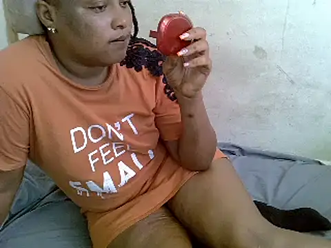 Snapshot of Crystal__Gee chatting on 02.13.25 Crystal  Gee online show from 02.13.25