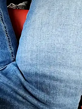 Snapshot of thesmiledoc chatting on 12.17.24 thesmiledoc online show from 12.17.24