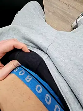 Snapshot of thesmiledoc chatting on 03.22.25 thesmiledoc online show from 03.22.25