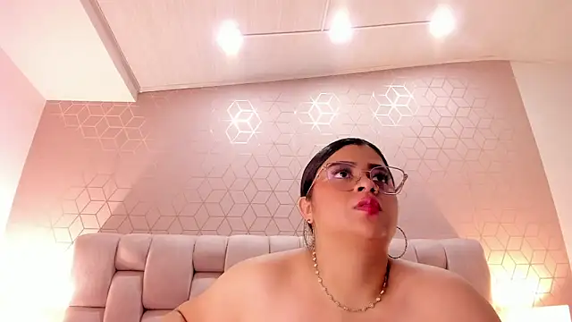 Snapshot of Emilyboobss chatting on 01.27.25 Emilyboobss online show from 01.27.25