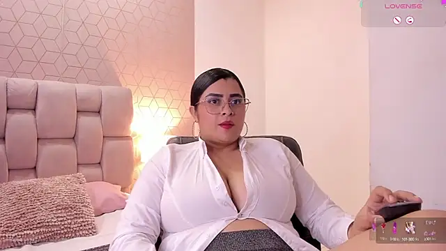 Snapshot of Emilyboobss chatting on 02.10.25 Emilyboobss online show from 02.10.25