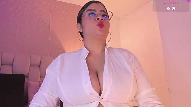 Snapshot of Emilyboobss chatting on 02.21.25 Emilyboobss online show from 02.21.25