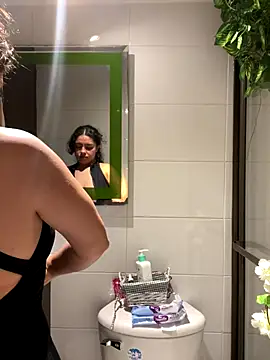 Snapshot of Nathcurly_ chatting on 10.31.25 Nathcurly online show from 10.31.25