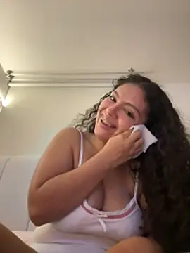 Snapshot of Nathcurly_ chatting on 11.06.25 Nathcurly online show from 11.06.25