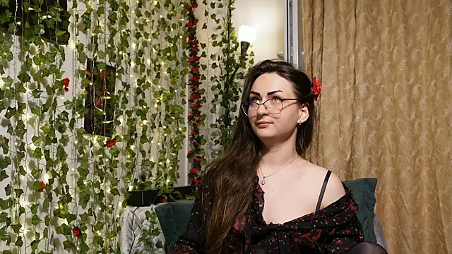 Snapshot of NaughtYHomemadE chatting on 06.12.26 NaughtYHomemadE online show from 06.12.26