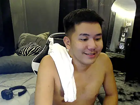 Snapshot of xgregor07 chatting on 10.28.25 xgregor07 online show from 10.28.25