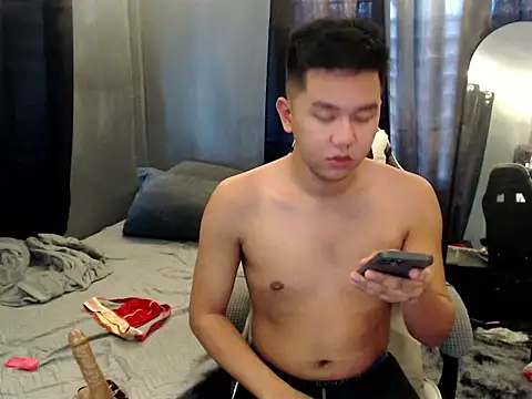 Snapshot of xgregor07 chatting on 11.12.25 xgregor07 online show from 11.12.25