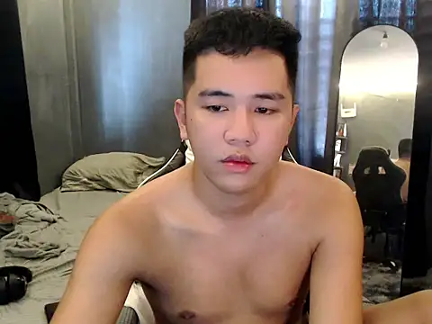 Snapshot of xgregor07 chatting on 11.17.25 xgregor07 online show from 11.17.25