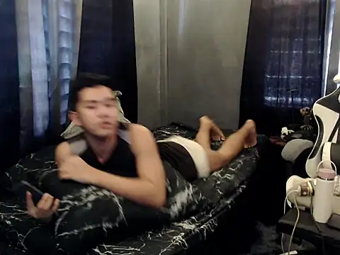 Snapshot of xgregor07 chatting on 11.30.25 xgregor07 online show from 11.30.25