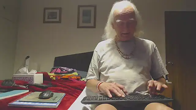 Snapshot of WaverlyKernow chatting on 12.21.25 WaverlyKernow online show from 12.21.25