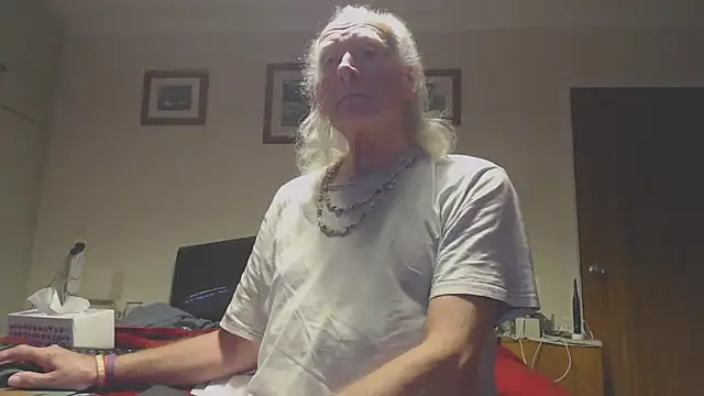 Snapshot of WaverlyKernow chatting on 12.23.25 WaverlyKernow online show from 12.23.25