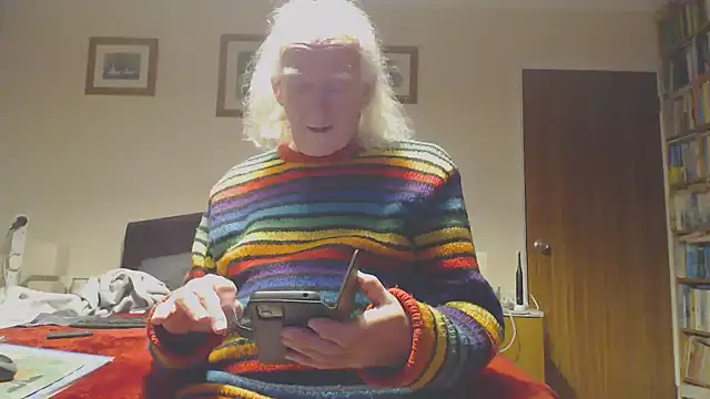 Snapshot of WaverlyKernow chatting on 01.06.26 WaverlyKernow online show from 01.06.26