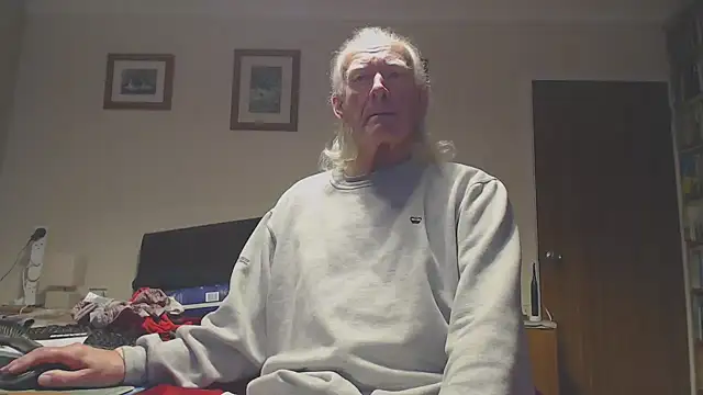 Snapshot of WaverlyKernow chatting on 01.19.26 WaverlyKernow online show from 01.19.26