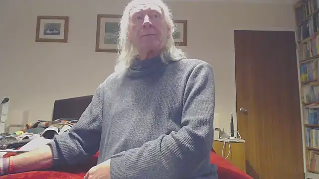 Snapshot of WaverlyKernow chatting on 02.01.26 WaverlyKernow online show from 02.01.26