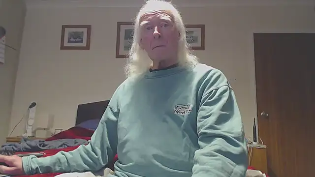 Snapshot of WaverlyKernow chatting on 02.03.26 WaverlyKernow online show from 02.03.26