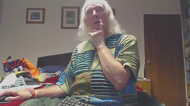 Snapshot of WaverlyKernow chatting on 02.10.26 WaverlyKernow online show from 02.10.26